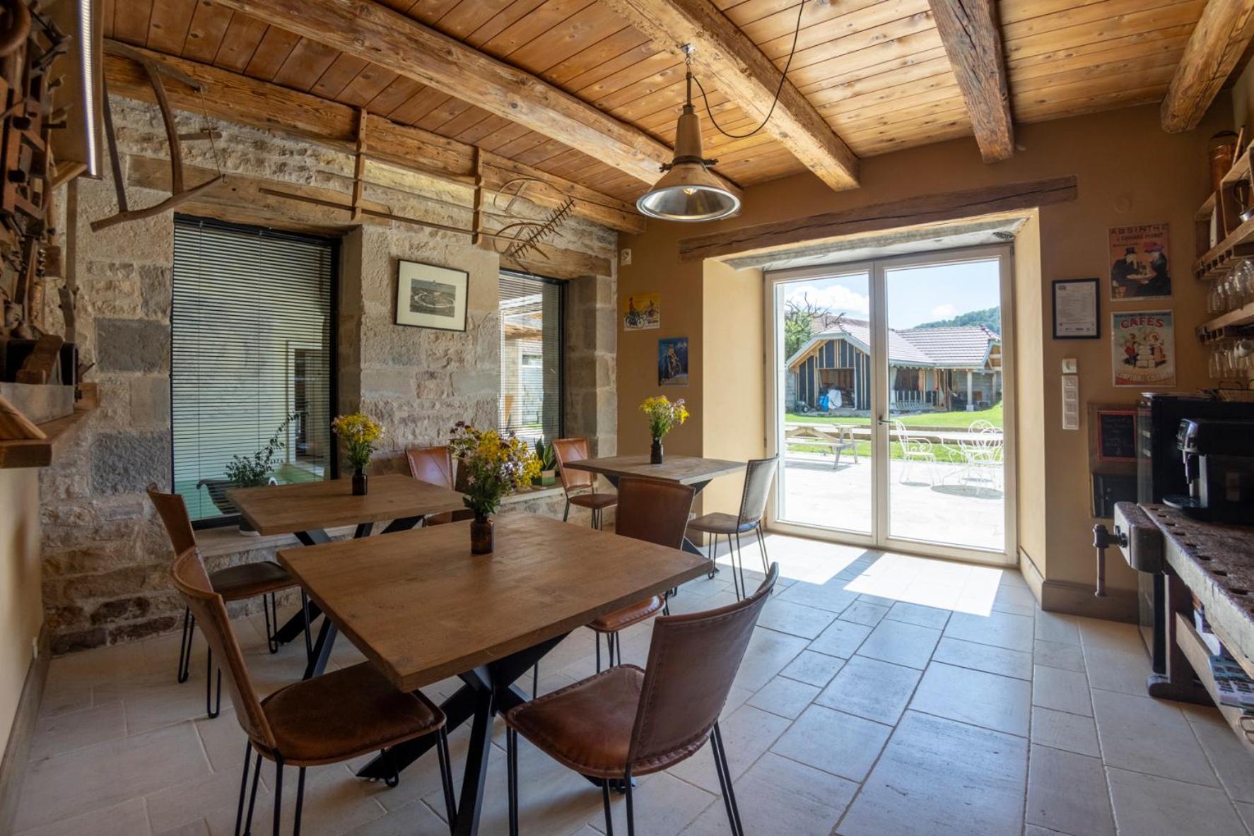 Le Relais Des Deux Tours Bed and Breakfast Brémondans Εξωτερικό φωτογραφία